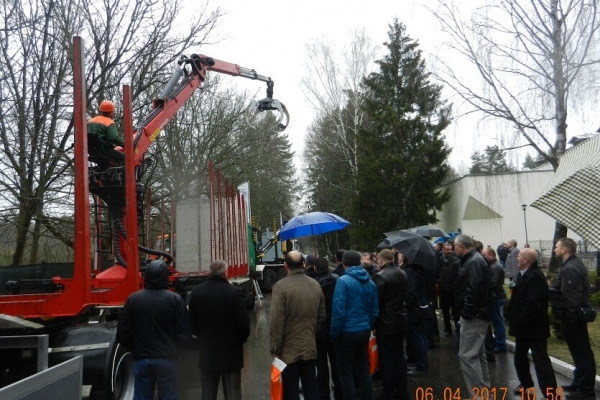 Манипуляторы ВЕЛМАШ VM10L и Epsilon M100L представили лесозаготовителям в Беларуси
