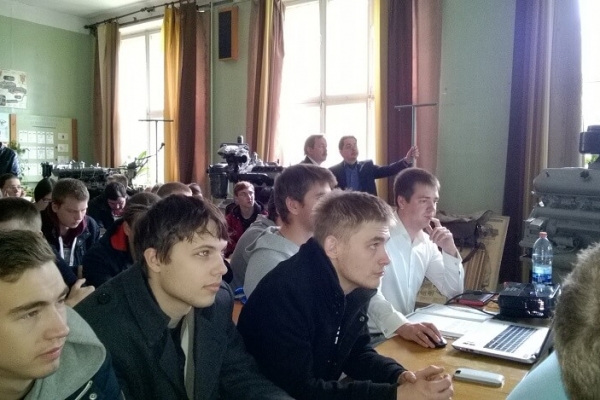 Ведущий конструктор машиностроительного завода «ВЕЛМАШ-С» провел мастер-класс для студентов.