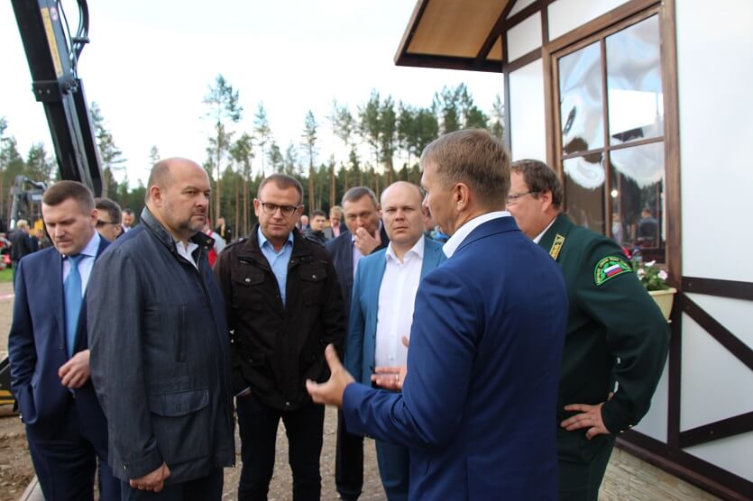 На «Лесорубе XXI века» новый кран ВЕЛМАШ VM10 был представлен губернатору Архангельской области