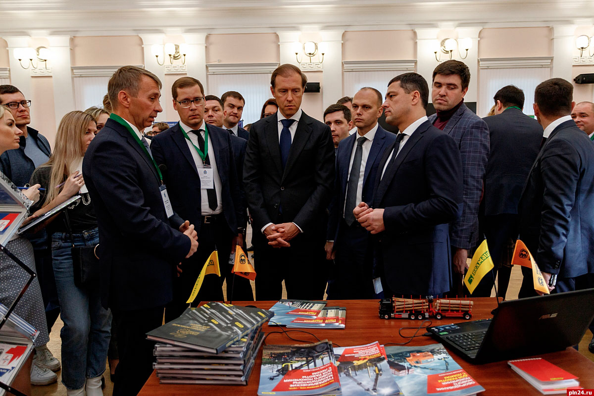 Николай Сидоренков представил «Подъемные машины» Министру промышленности и торговли РФ